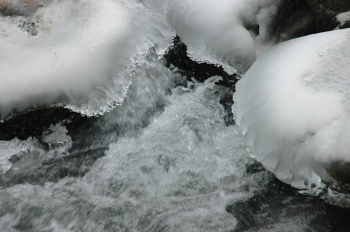 Cheonggyecheon Ice in the Stream Cheonggyecheon Ice in the Stream