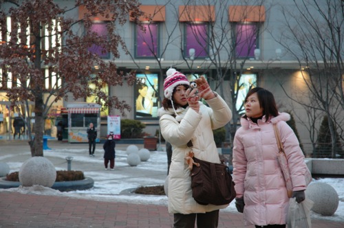 Other tourists around the shops outside Ewha Woman's University. Other tourists around the shops outside Ewha Woman's University.