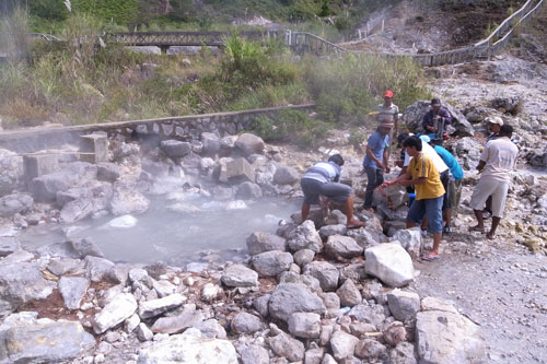 Boiling corn in sulphur water. Boiling corn in sulphur water.