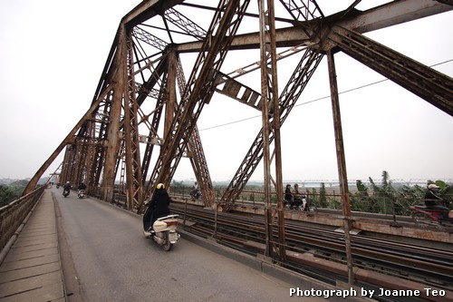 20130224-073601_P2242774 Long Bien Bridge.