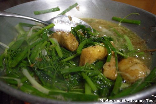 20130224-105731_R0016862 Dill and spring onions fried with the fish.