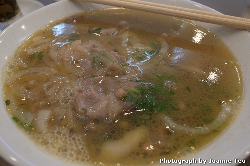 20130228-001559_R0017081 Pork pho at Ngoc An hotel.