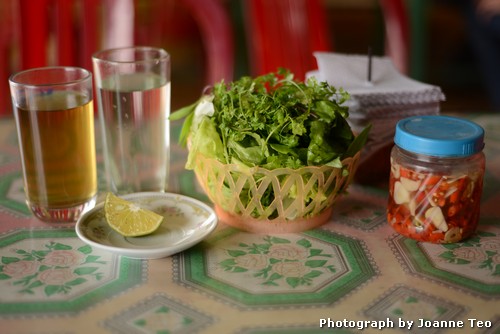 20130228-062607_JTJ_2409 Table setting at Pho shop at Ninh Binh Bus Station.