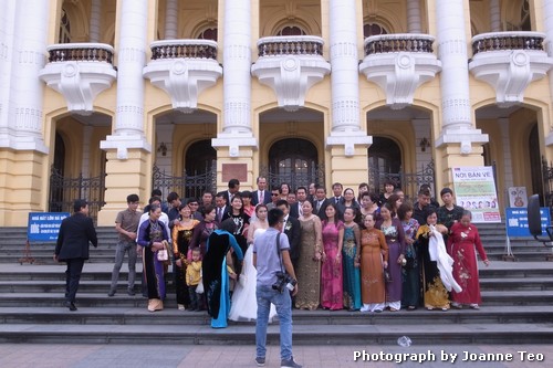20130301-022125_R0017154 Wedding photo at the Opera House steps.