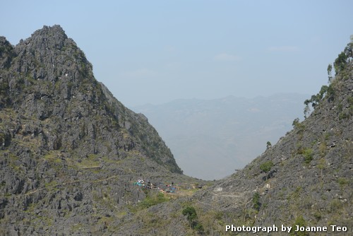 20130305-074545_JTJ_3920 Laundry day in the hills.