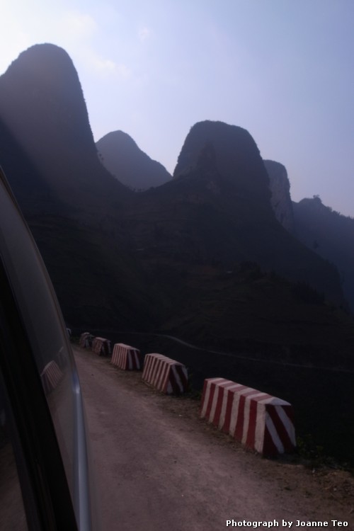 20130305-083428_R0017741 Travelling Ma Pi Leng pass.