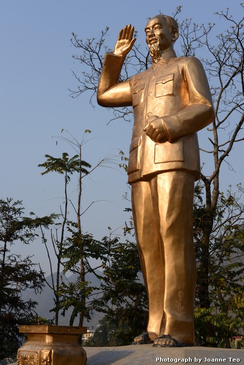 20130305-092914_JTJ_3987 Golden Ho in Meo Vac town.