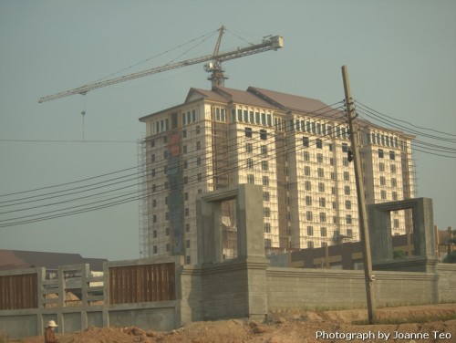 Casino under construction at Chong Sa Ngam.