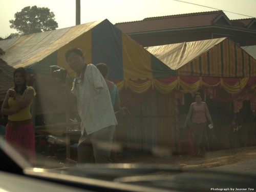 One armed wedding photographer seen along the way just past Chong Sa Ngam.